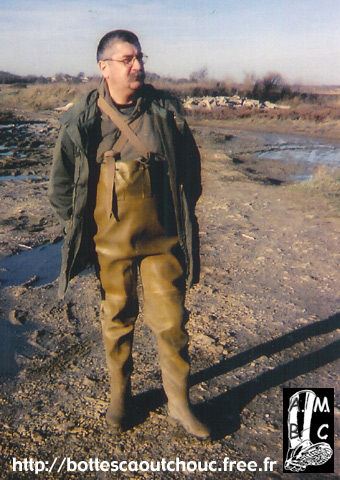 Wearing le Chameau waders in the Charente muddy river.