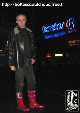 Near Carrefour, by night, 2005.