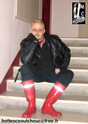 Wearing red Nokia rubber boots, Dammarie Les Lys, Dec. 2004.