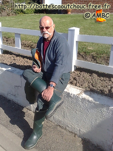 Edgar with rubber boots; Gummistiefel, rubber laarzen, 2010.