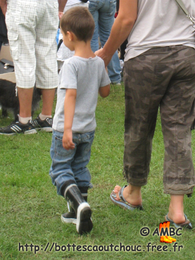 Kid in black & white wellies /2009.