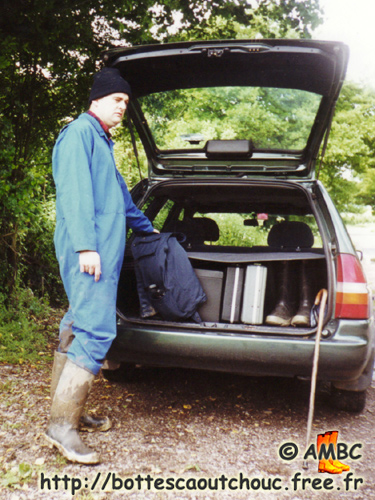 Wearing blue overalls & Bullseyes boots, 2006.