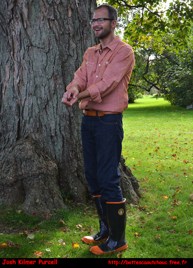 Josh Kilmer Purcell  en bottes caoutchouc. Gummistiefel, galochas, rubber laarzen, gumboots, bottes caoutchouc.