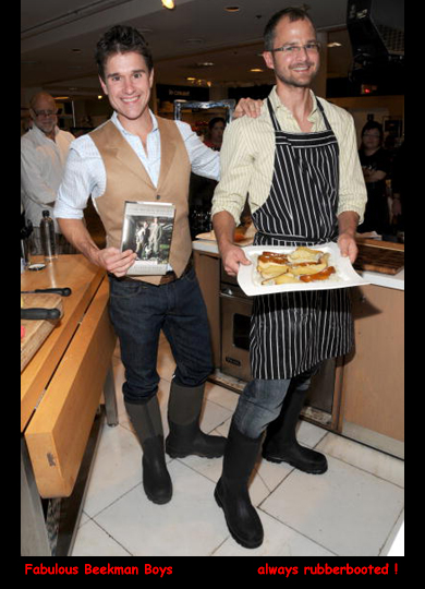 Josh Kilmer Purcell & Brent Ridge  en bottes caoutchouc. Gummistiefel, galochas, rubber laarzen, gumboots, bottes caoutchouc.