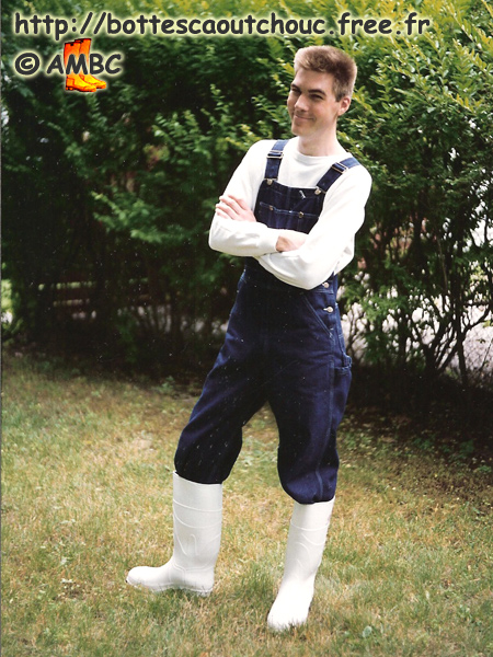 Wearing white wellies. Gummistiefel, bottes caoutchouc, botas de hule.