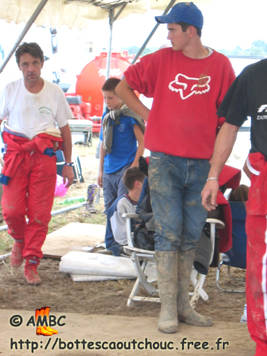Young, nice, rubberbooted participant. Gummistiefel, stivali di gomma, 2005.