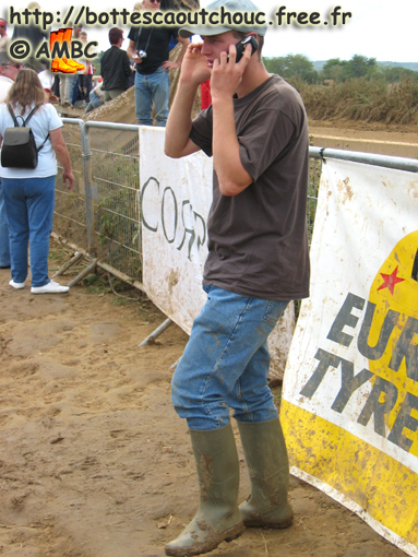 Nice looking rubberbooted participant, phoning. Gummistiefel, stivali di gomma, 2005.