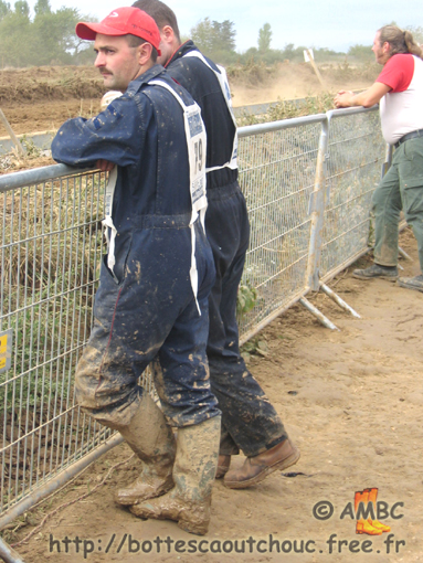 Really muddy with  rubber boots. Gummistiefel, stivali di gomma, 2005.