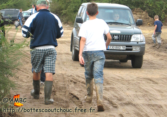 Rubber boots are necessary. Gummistiefel, stivali di gomma, 2005.