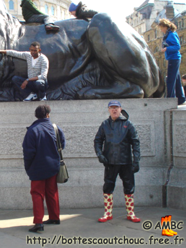 Alan in London with red wellies; Gummistiefel, bottes caoutchouc, rubber boots, 2007.