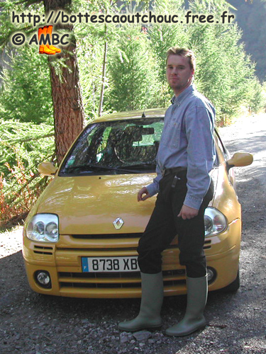 Wearin my Baudou wellies when driving, 2006. Gummistiefel, bottes caoutchouc.