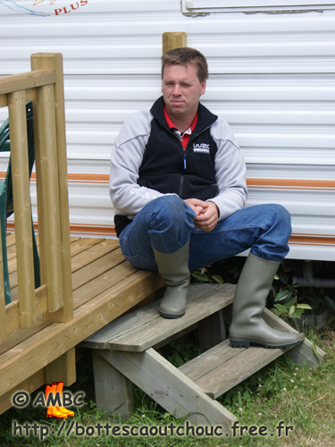 Wearing my Hypermajor wellies during my holidays, 2008. Gummistiefel, bottes caoutchouc.