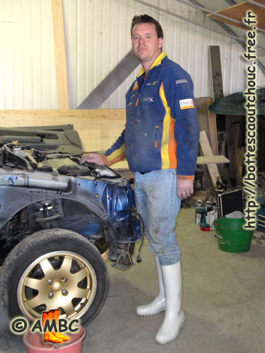 Working in Baudou Flocon white wellies; 2010. Gummistiefel, bottes caoutchouc.