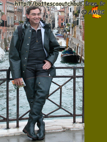 Gummi Waders, cuissardes caoutchouc, rubber hip boots.