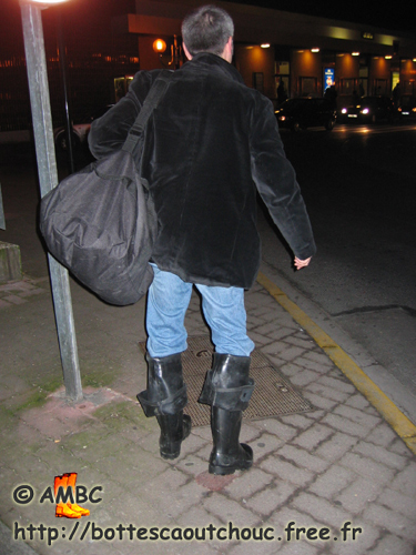 Gummi Waders, cuissardes caoutchouc, rubber hip boots.