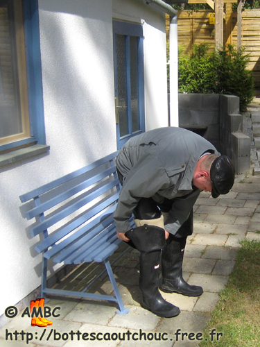 Gummi Waders, cuissardes caoutchouc, rubber hip boots.