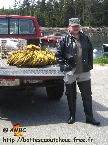 Hermann wearing his waders. Gummi Waders, cuissardes caoutchouc, rubber hip boots.