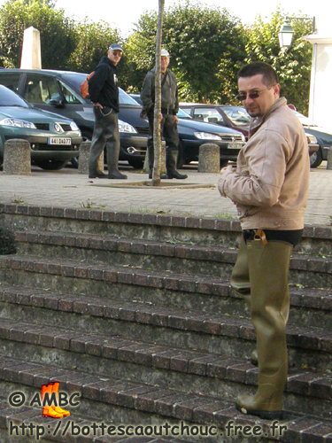 Fabrice, Pascal & Roger in waders, 2007. Gummi Waders, cuissardes caoutchouc, rubber hip boots.