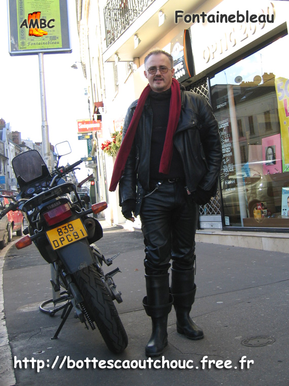 Pascal, wearing Nokia hip boots in Fontainebleau, Jan. 2005