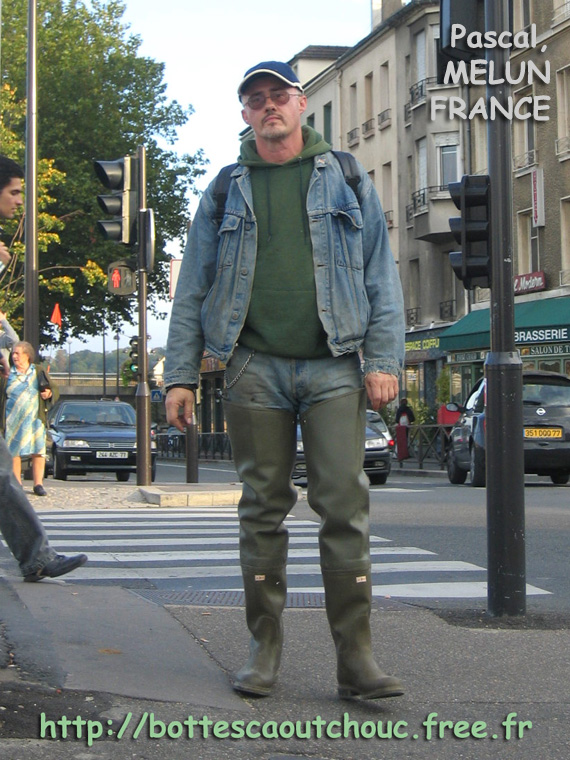 Pascal in Melun downtown, wearing green waders, Oct. 2005