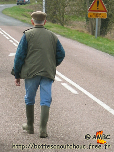 On the road  in Seine et Marne, March 2006.
