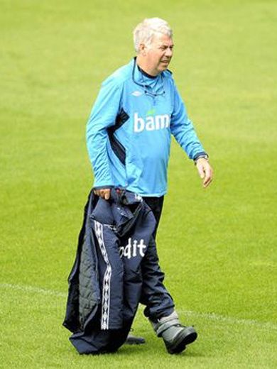 Rubber boots in the stadium.  Gummistiefel, galochas, rubber laarzen, gumboots, bottes caoutchouc.