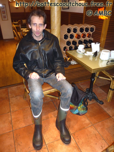 Wearing Volare Corvette gumboots, Gummistiefel, 2010.