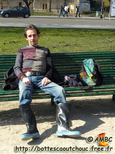 Some rest on a bench, wearing M. Jacobs wellies;  Gummistiefel, 2010.