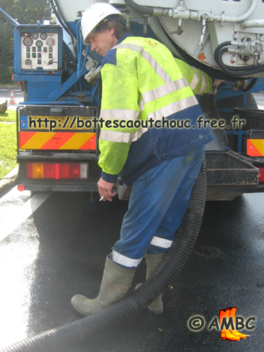 Wearing blue gear and gumboots; Gummistiefel, 2007.