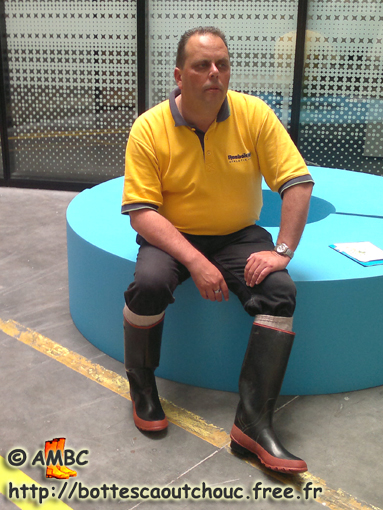 Kurt wearing Cebo gumboots. Gummistiefel, bottes caoutchouc, rubber boots, rubber laarzen, 2012.
