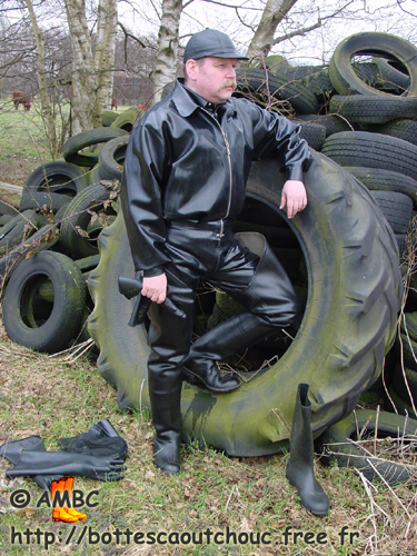 Among the tires, March 2006.