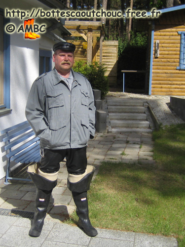 During the holidays, 2008. Gummistiefel, waders, bottes caoutchouc.