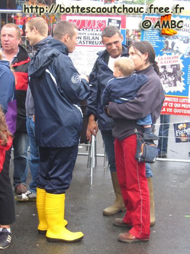 Great booted guys. Gummistiefel, botas de goma, bottes en caoutchouc, 2005.