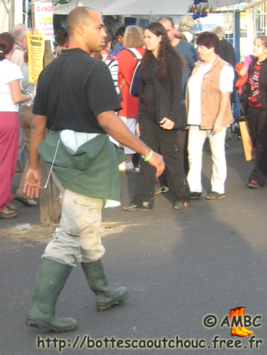 Nice PVC booted guy. Gummistiefel, botas de goma, bottes en caoutchouc, 2005.
