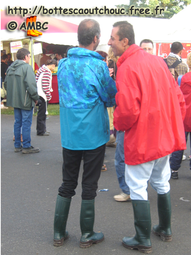 Two mates with same wellies. Gummistiefel, botas de goma, bottes en caoutchouc, 2005.