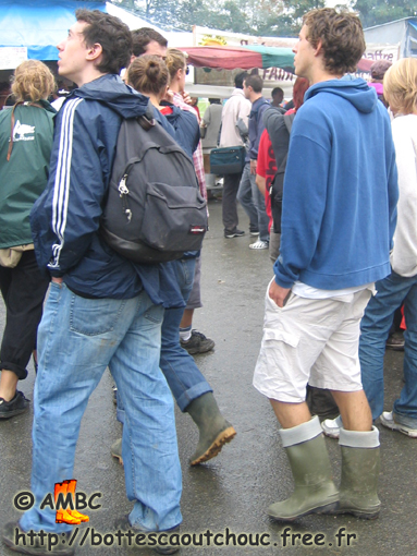 Young people wearing rubberboots. Gummistiefel, botas de goma, bottes en caoutchouc, Sept. 2005.
