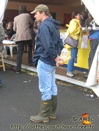 Wearing working PVC boots. Gummistiefel, botas de goma, bottes en caoutchouc, Sept. 2005.
