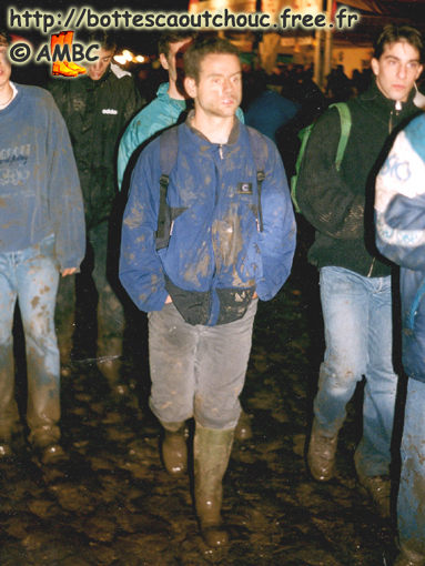 This year the place was VERY muddy; alas, the following year, the managers decided to move to a dryer place... Alas for French rubberboots fans...