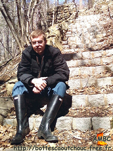 Wearing black Hunter rubber boots, 2008. Gummistiefel, bottes caoutchouc.