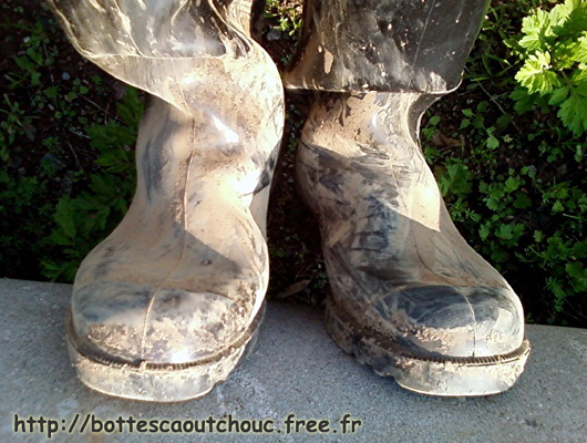My muddy Nora after a stroll, 2008. Gummistiefel, bottes caoutchouc.
