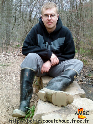 Wearing Xtra Bullseyes, 2008. Gummistiefel, bottes caoutchouc.