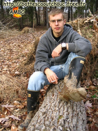 Wearing my muddy Bullseyes, 2008. Gummistiefel, bottes caoutchouc.