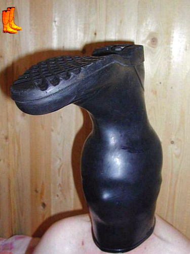 A man with a boothead... Gummistiefel, bottes caoutchouc, rubber boots.