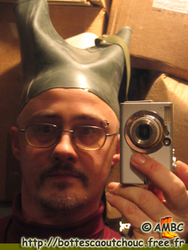 Joker hat with waders... Gummistiefel, bottes caoutchouc, rubber boots.