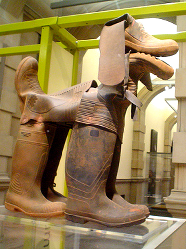 A dog made with rubber boots. Gummistiefel, bottes caoutchouc.