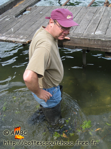 Wearing Nokia waders in the Seine river, 2007.