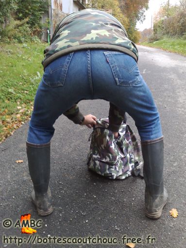 Farting in gumboots..., 2010.