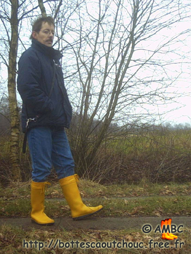 Walking, December 2007. Gummistiefel, bottes caoutchouc.