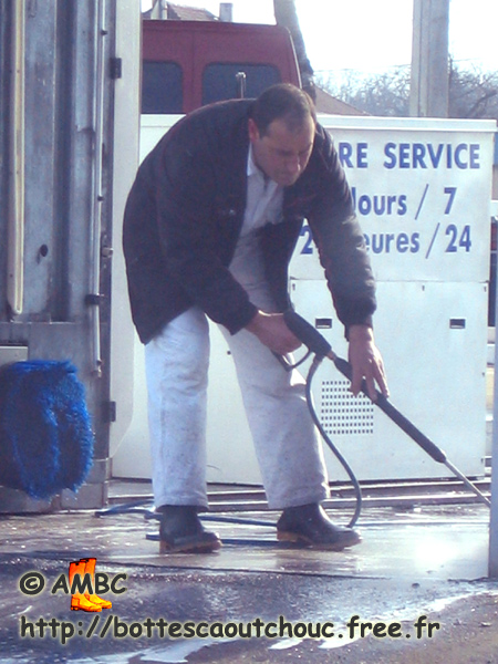 In Dammarie Les Lys, France, 2005. Gummistiefel, bottes caoutchouc, rubber boots.