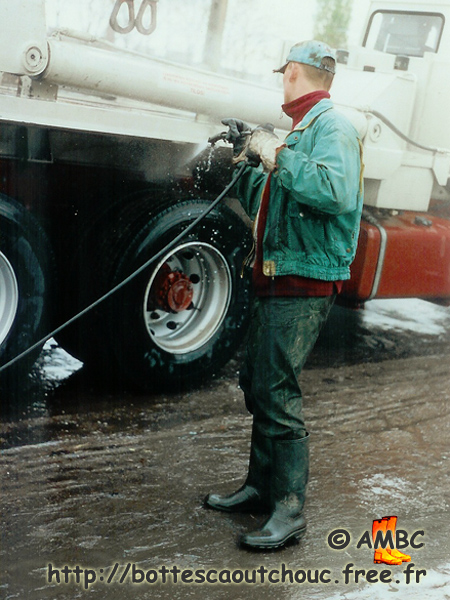 Young washer in Budapest, Hungary, 1998. Gummistiefel, bottes caoutchouc.